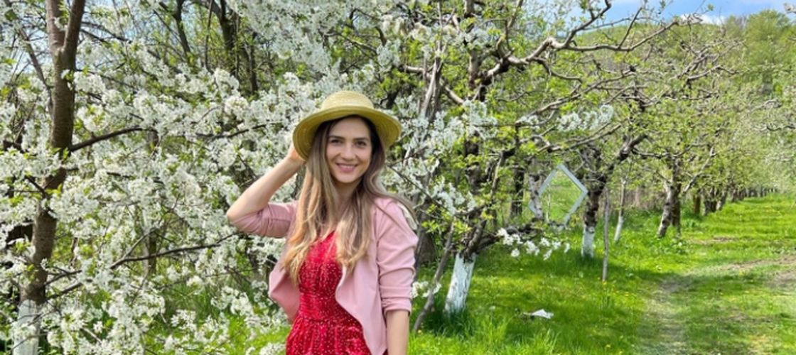 VIDEO | Ladies & business (Episodul 13) | „Crăița Merelor” sau cum transformi o livadă de familie într-un business care aduce turiști și educă o generație nouă de consumatori / Corina Oprea: „Suntem deschiși către tehnologie, însă încercăm să o folosim inteligent”