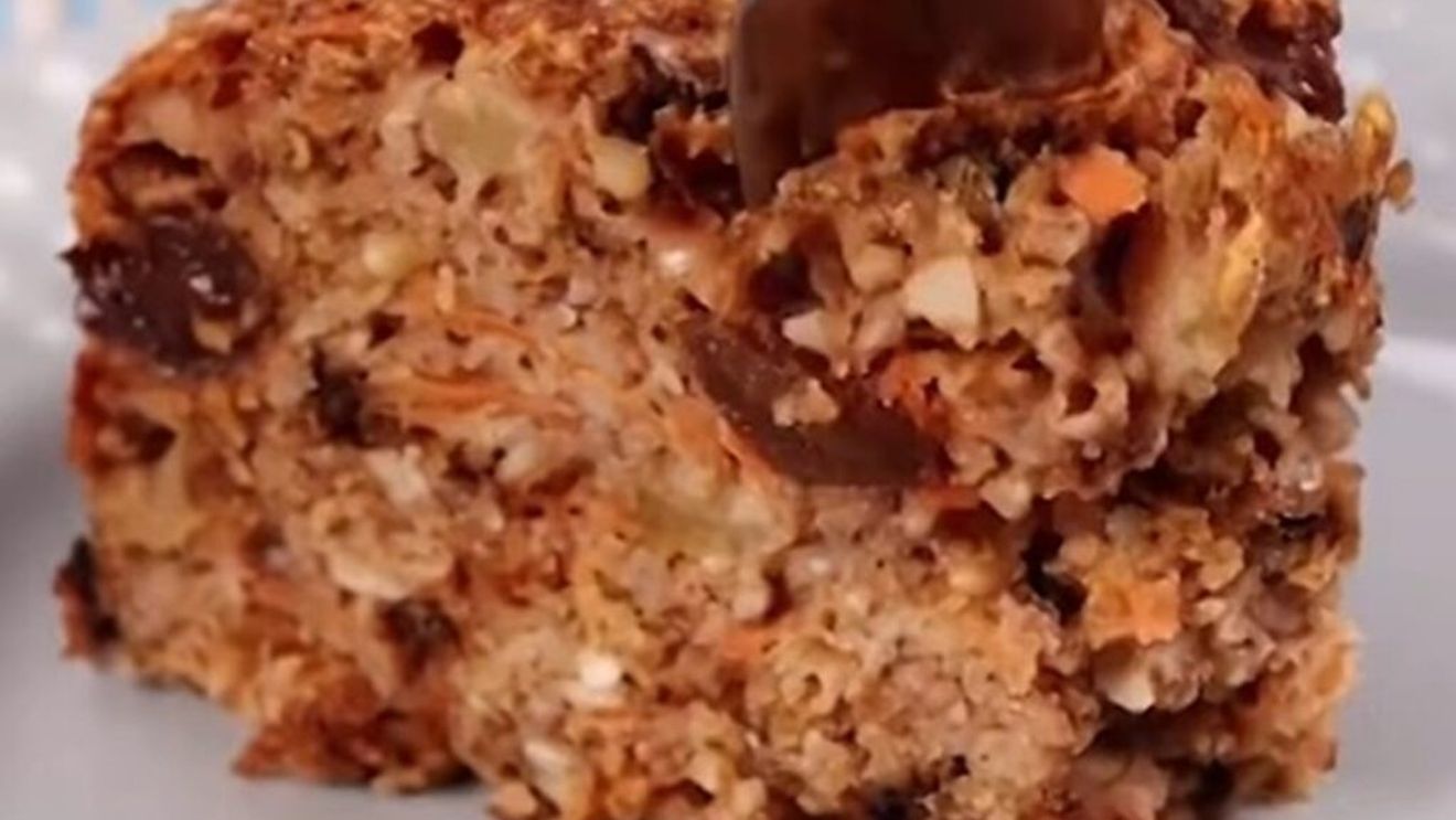 Ceva dulce/Prăjitură cu fulgi de ovăz, mere și morcovi. Fără zahăr, fără făină, vom avea un deliciu sănătos