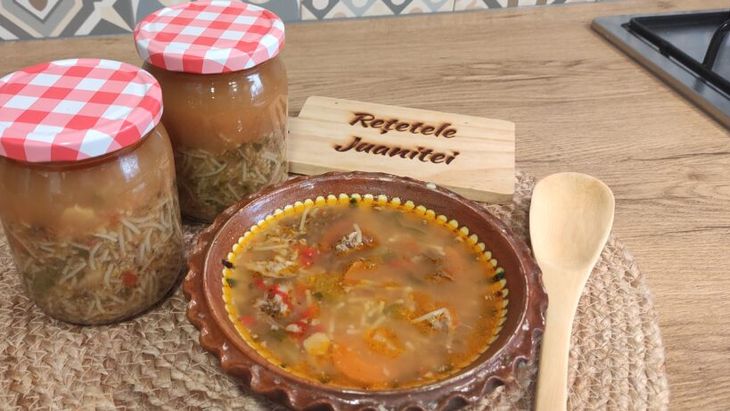 VIDEO | Rețetele Juanitei | Cum păstrezi ciorba pentru mai mult timp/ Pune-o în borcane urmând aceste indicații pas cu pas