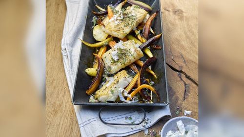 Rețetă „delicious”: File de cod Alaska la grătar cu legume rădăcinoase coapte