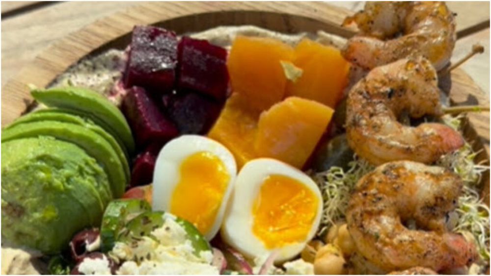 Un mic dejun consistent pe bază de proteină vegetală: bowl-ul de hummus