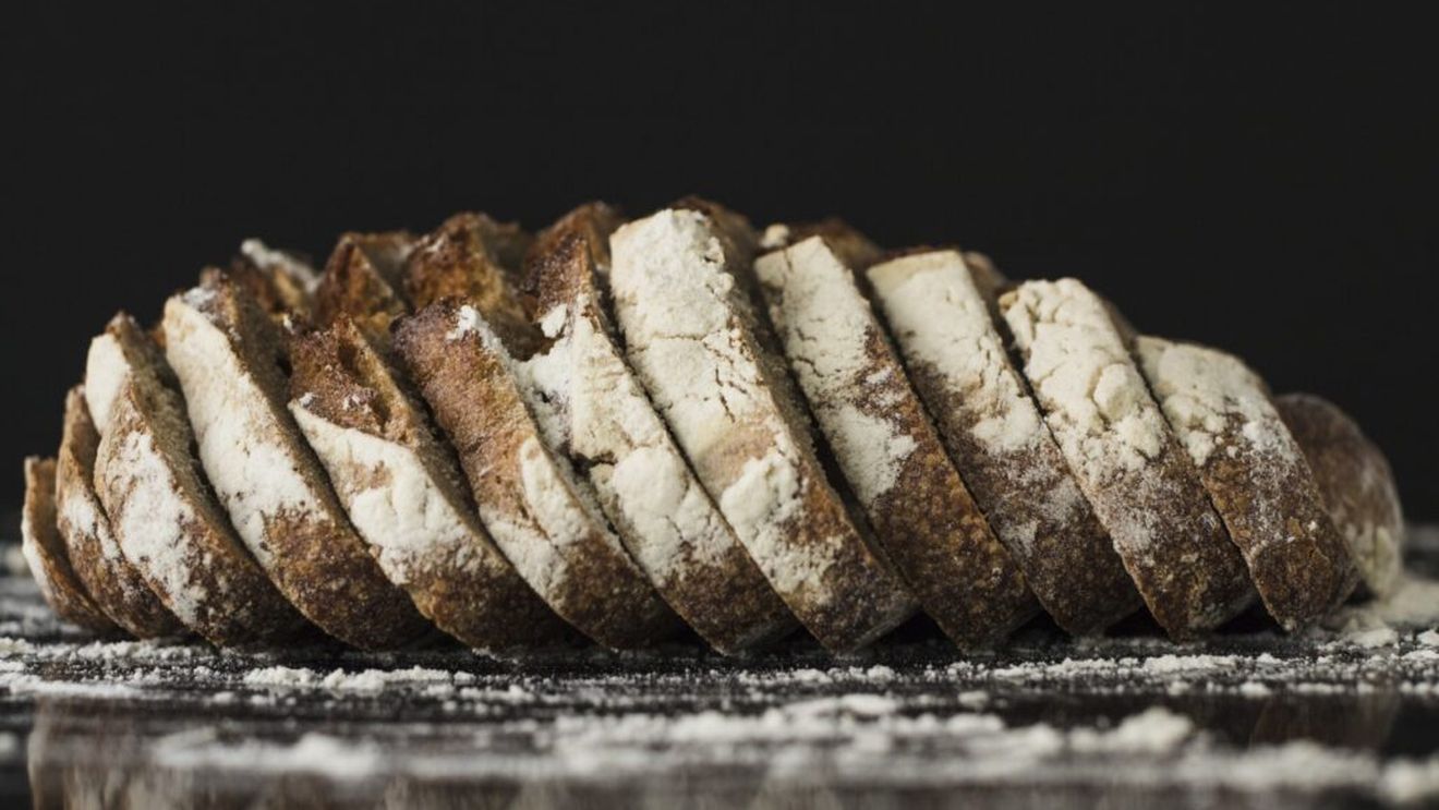 Ce poți face cu pâinea veche – idei de utilizare pentru a combate risipa. De la crutoane, budincă de pâine sau chiar pâine cu usturoi