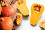 Dovleac plăcintar sau butternut squash? / Care are mai multe fibre, potasiu și mai puține calorii / Ambele sunt alegeri bune pentru sezonul rece, dar există și diferențe între ei