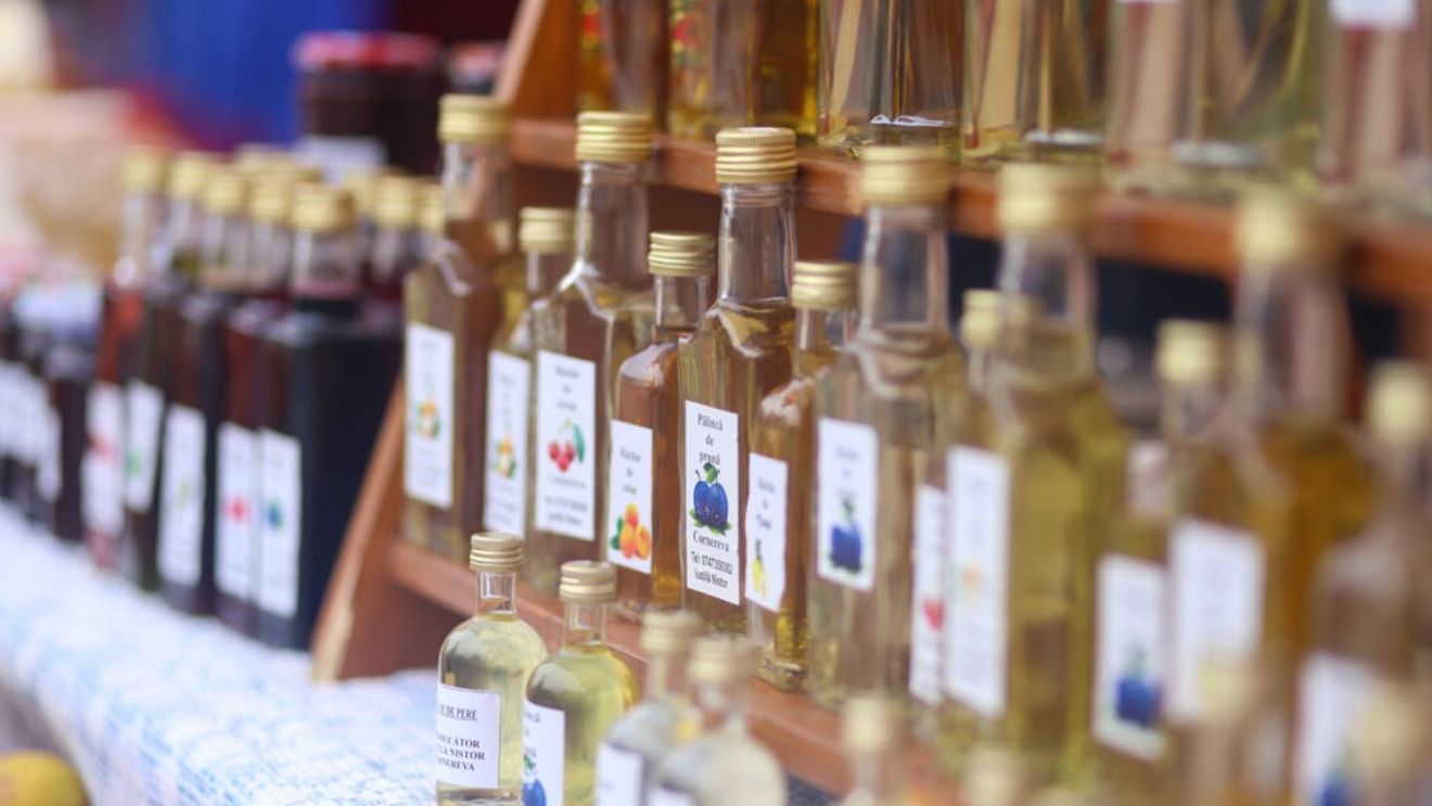 SONDAJ G4FOOD: Țuica și pălinca, băuturile care reprezintă cel mai bine România