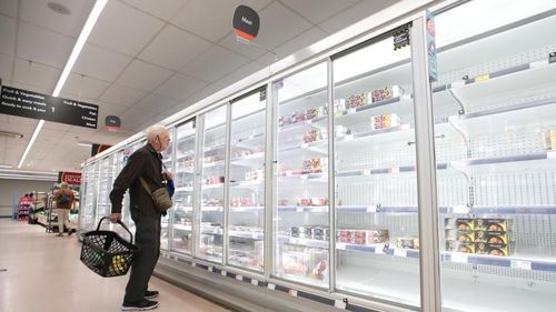 Oamenii au golit supermarketurile în SUA așteptarea unei ninsori „istorice”/ Rafturile goale amintesc de perioada pandemiei de Covid