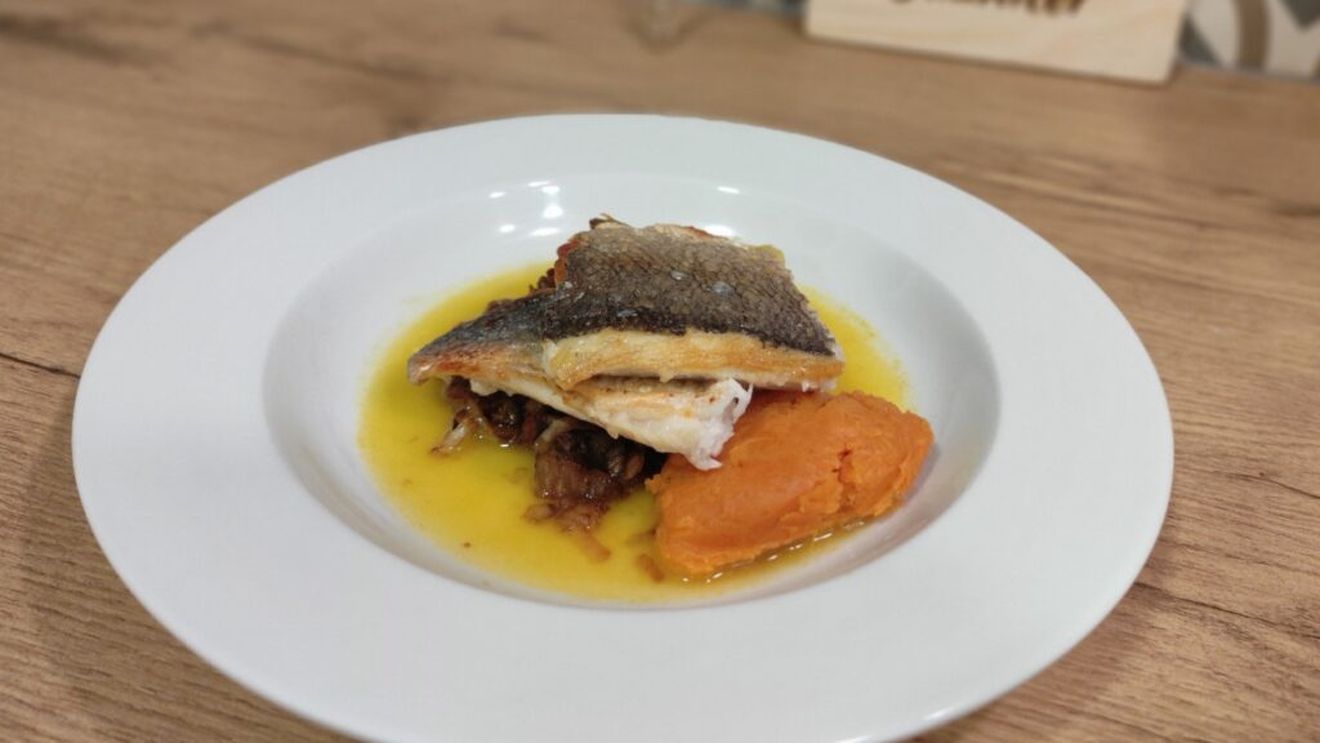 Rețetele Juanitei: Pește cu fenicul caramelizat și sos de portocale/ Un prânz sănătos, gustos și cu un plating frumos