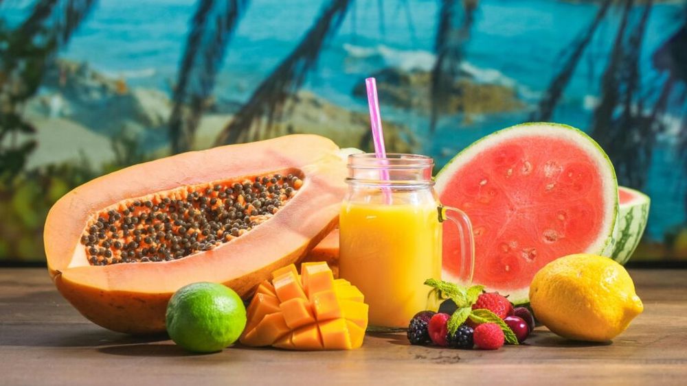 Vrei să mănânci fructe exotice și nu știi ce să alegi? Nutritioniștii explică, dintre mango și papaya, care are mai multe fibre, proteine și vitamina C
