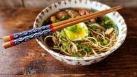 Ramen pentru leneși, rețeta rapidă și delicioasă, de post sau de dulce/ Când ai nevoie de ceva cald și reconfortant, dar nu vrei să stai în bucătărie jumătate de zi