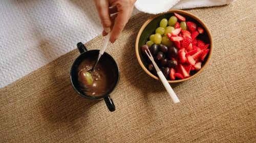 5 mituri despre cel mai bun moment pentru a mânca fructe, demontate/ Poți mânca fructe oricând, chiar și seara, pentru că nu balonează, nu încetinesc digestia și nu îngrașă/ Fructele sunt o sursă naturală de nutrienți