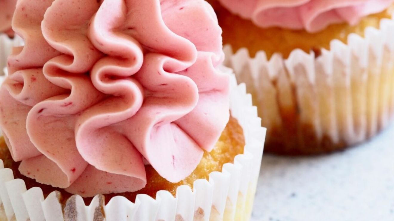 ABC în bucătarie: Cum faci cea mai bună cremă pentru prăjituri/ Este ideală pentru orice tort, tartă sau cupcake