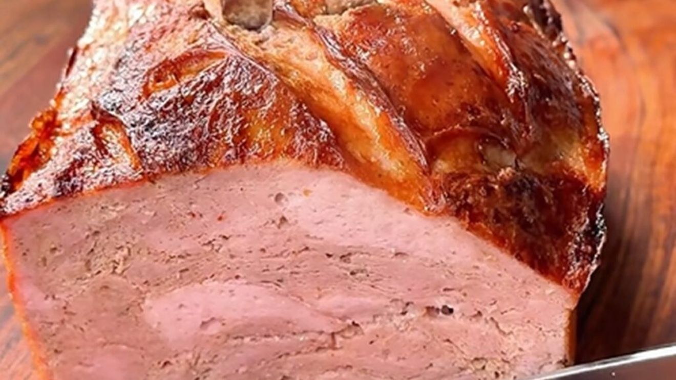 VIDEO | Parizer cald la cuptor: ați mai auzit așa ceva? Dacă v-am făcut curioși, iată o rețetă inedită, pe care e musai să o încercați