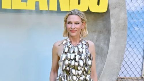 Top din linguri purtat de deținătoarea premiului Oscar Cate Blanchett la un eveniment în L.A.