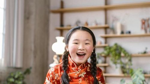 Mese în familie, focuri de artificii şi urări de prosperitate: sute de milioane de persoane din Asia sărbătoresc, pe 29 februarie, Anul Nou Chinezesc şi trecerea în Anul Şarpelui/ În prima zi a anului, în temple se depun ofrande: fructe, dulciuri și nuci