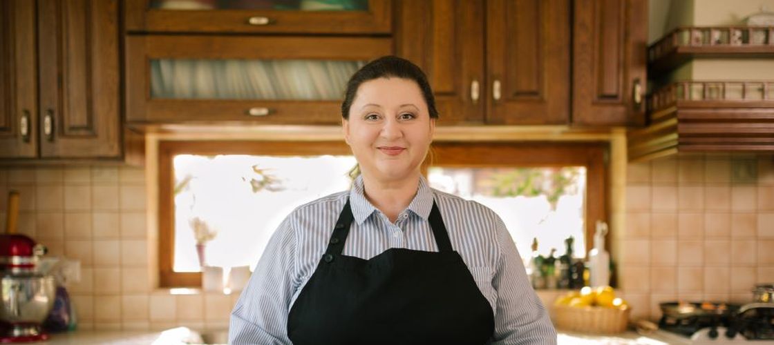 INTERVIU | Cum să începi să gătești ca să devină o pasiune/ Laura Laurențiu (blogger culinar): Cred că relația cu bucătăria e una intimă, pentru fiecare însemnând ceva diferit. Pentru cei mai norocoși, printre care mă număr și eu, e o bucurie