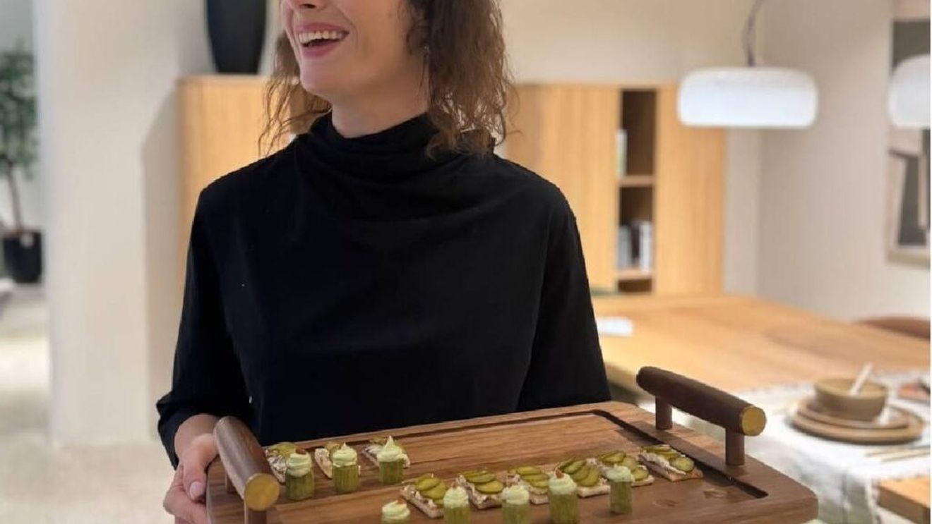 „Cel mai mic restaurant din lume” se află într-un apartament colorat din Torino și are doar patru locuri / Cât costă această experiență culinară