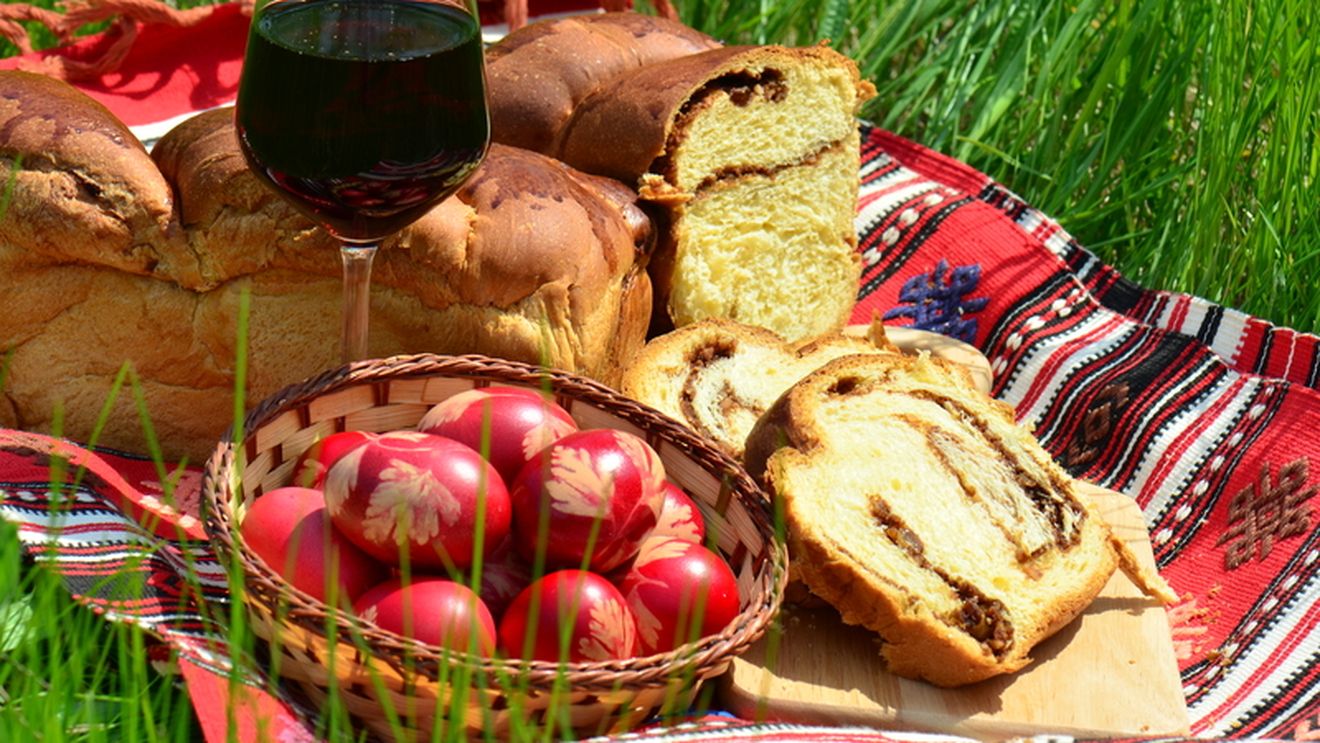 O comunitate aproape dispărută și ritualurile ei de Paște: Povestea țipțerilor din Vișeu de Sus / De pe masa nu lipseau șunca fiartă, ouăle vopsite în coji de ceapă și Paska