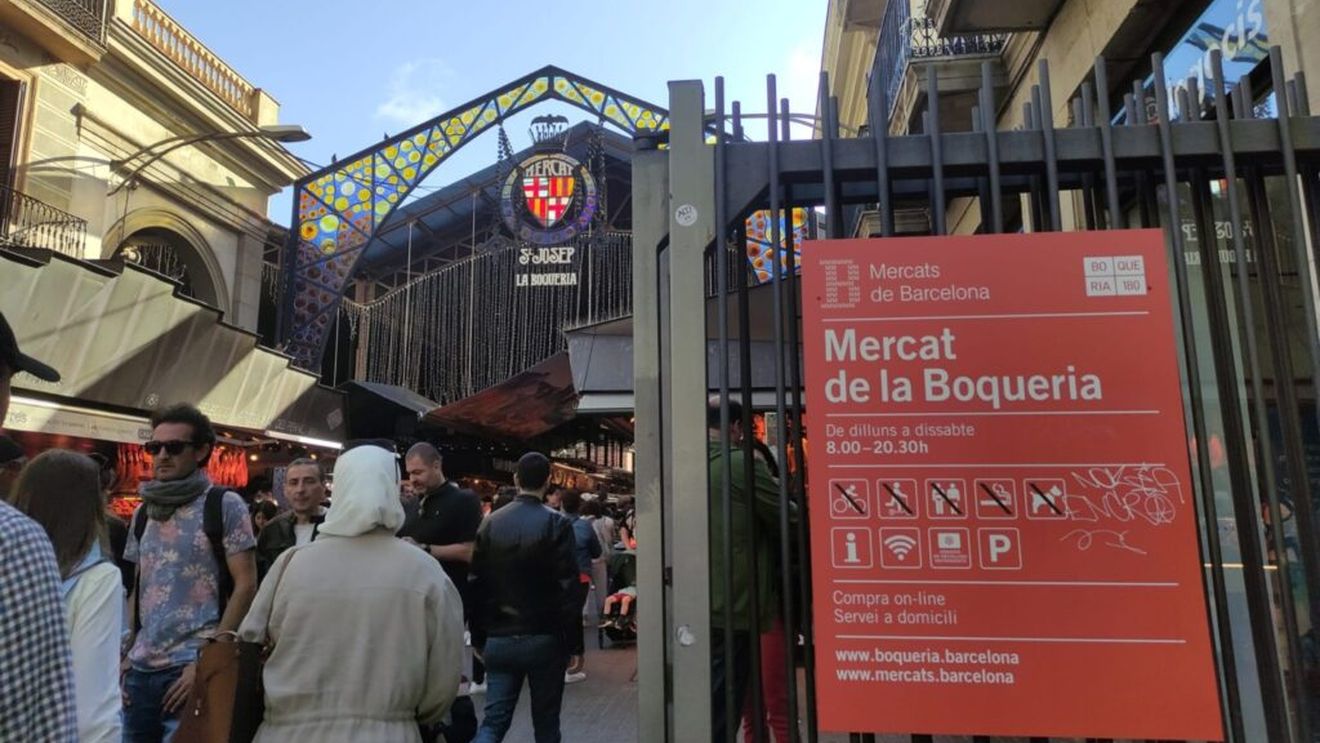 La Boqueria. Piața din Barcelona luată cu asalt de turiști și în care localnicii nu calcă. A fost declarată ”cea mai bună piață din lume” în 2024