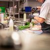 Amenzi după focarul de salmonella de la o nuntă organizată într-un hotel din Iași / Inspectorii au găsit bacteria într-o salată marinată