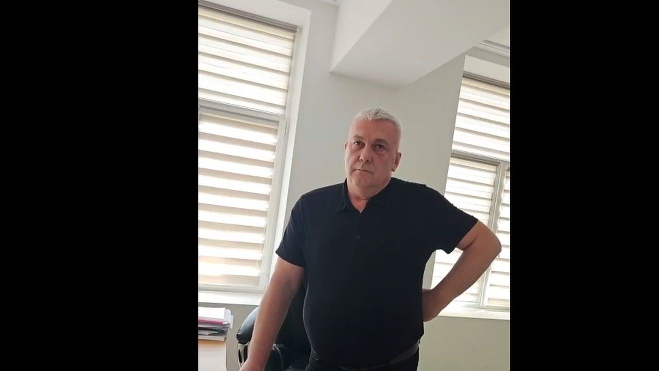 Primar din Bistrița-Năsăud, amenințat cu moartea în propriul birou de un sătean. Agresiunea, transmisă live / Prefect: Nemulțumirile au plecat de la refuzul edilului de a elibera acte pentru subvenții APIA