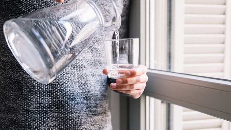 Apă rece sau apă caldă, care este cea mai recomandată pentru efectele benefice / Ce spun specialiștii despre alegerea mai sănătoasă și de ce răspunsul depinde de moment