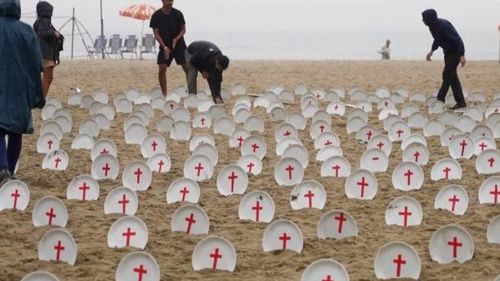 Mai bine de 700 de farfurii goale pe plaja de la Copacabana, cu ocazia debutului summitului G20 din Brazilia