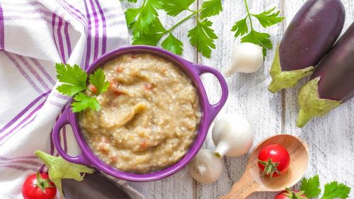 Salată de vinete light: la fel de delicioasă și cremoasă, dar fără pic de ulei / Este o versiune potrivită pentru persoanele care țin dietă sau urmează un regim hipocaloric