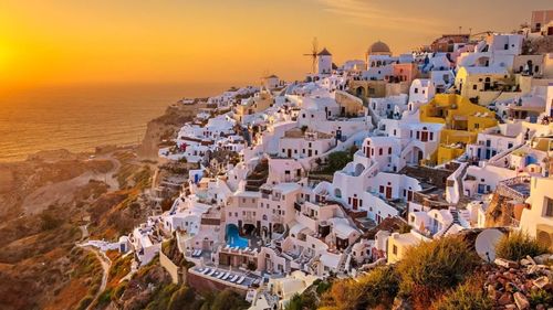 Fermierul care păstrează ADN-ul autentic al insulei Santorini / Giannis Nomikos: „La urma urmei, esența insulei stă în pământul ei, nu în hotelurile ei”