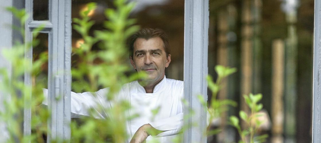 Cine este cheful francez cu 18 stele Michelin, celebru în lumea gastronomiei, dar aproape necunoscut în afara Franței / Este apreciat mai ales pentru modul în care a reinterpretat sosurile franceze clasice