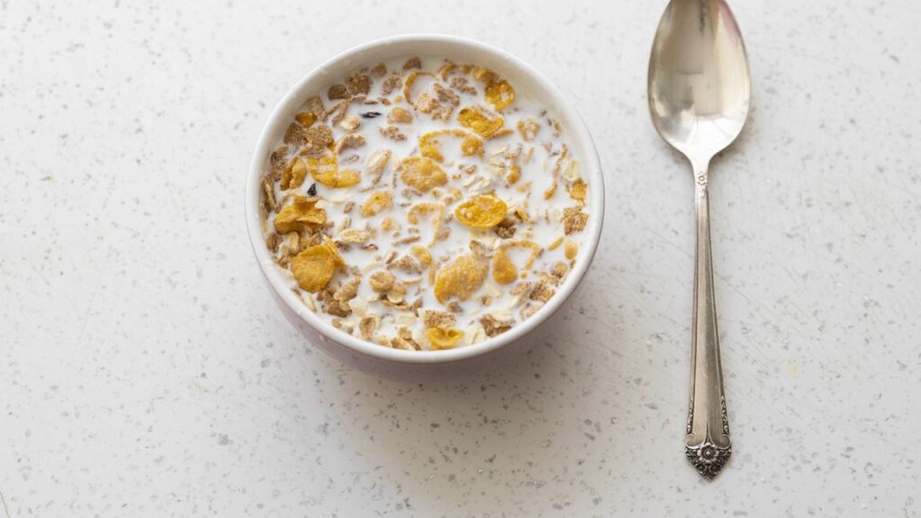 Cum te pot ajuta fulgii de ovăz să slăbești / "Oatzempic", o tendință virală de pe TikTok, îi promovează ca fiind un truc pentru pierderea în greutate / Care este părerea experților