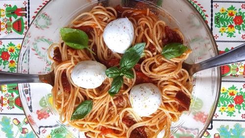 În ciuda unei relații Meloni-Trump prezentată ca specială, pastele italiene riscă tarife vamale de 107% la importul în Statele Unite