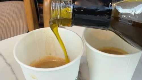 „Ultima fiță” la un festival din Turcia: cafea cu ulei de măsline/  Vizitatorii au stat la coadă pentru a o degusta