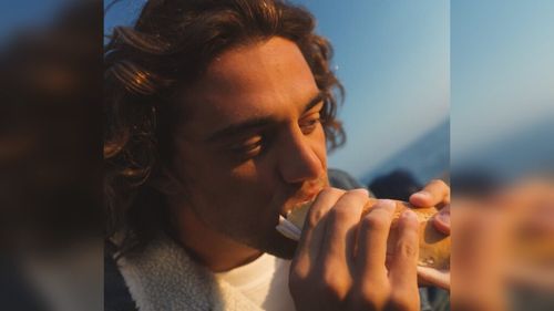 Paris 2024. Înotătorul Thomas Ceccon, campion olimpic la 100 metri spate, despre satul olimpic: „Nu există aer condiţionat, este foarte cald şi mâncarea este proastă”