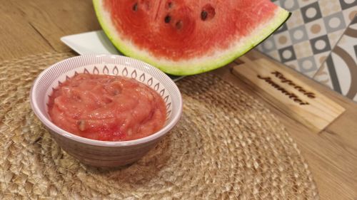 VIDEO | Sorbet cremos de pepene roșu, pe care îl faci ușor în casă, fără mașină de înghețată/ Doar trei ingrediente, pentru un desert fără zahăr