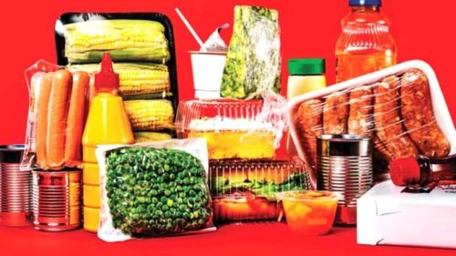 Studiu recent: ambalajele alimentare contaminează mâncarea cu micro- și nanoplastice. În unele creiere umane au fost detectate cantități de plastic cât încape într-o linguriță