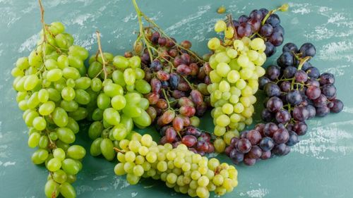 Strugurii nu sunt doar desert. Rețete de mâncare cu struguri, mai vechi și mai noi. Combinații cu carne, pește, brânzeturi, orez, sau în salate, de experimentat toamna