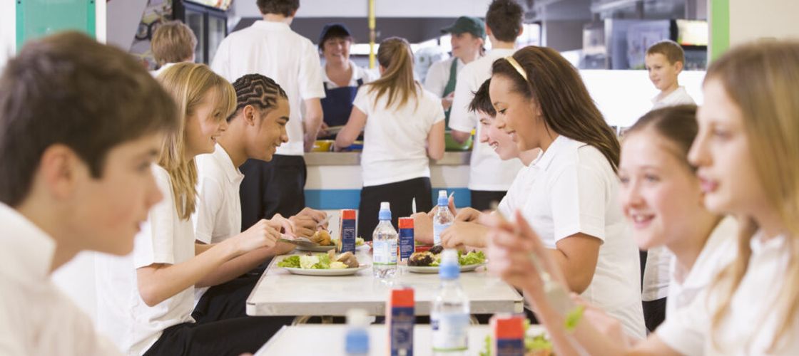 Marea Britanie scoate zahărul și prăjelile din meniul școlilor: reformă majoră pentru combaterea obezității infantile