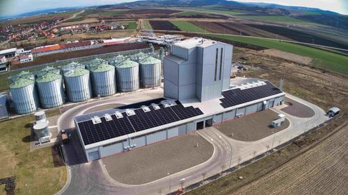UBM Feed Romania, liderul pieţei de furaje din România, a fost achiziționat integral de grupul ungar Poultry investment și de către grupul agricol East Grain, controlat de fostul premier ceh Andrej Babiš
