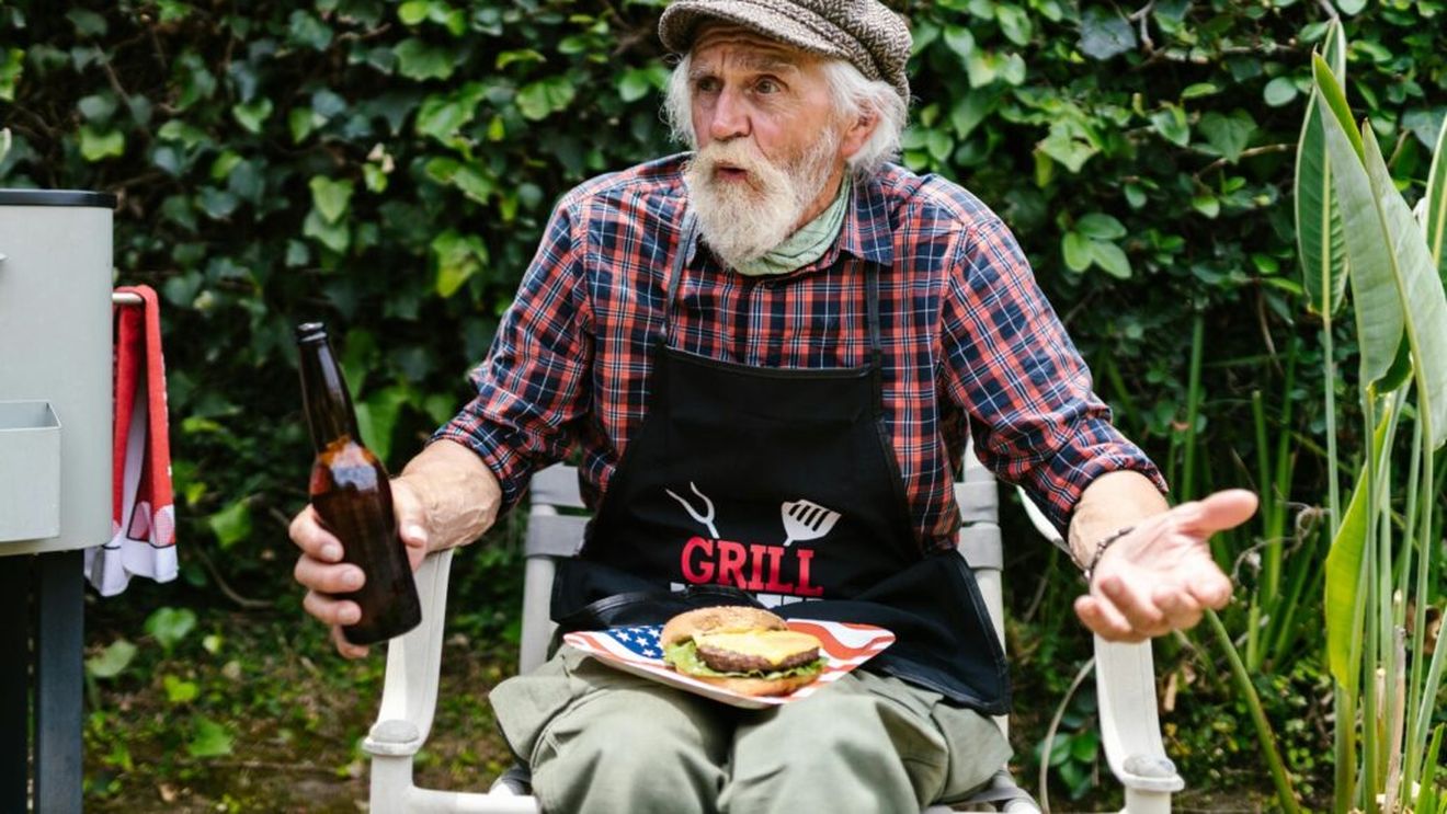 Dependența de alimente ultraprocesate, mai frecventă decât cea de alcool sau tutun / Un studiu recent arată că acest tip de dependență afectează sănătatea fizică și mentală a vârstnicilor, în special a femeilor