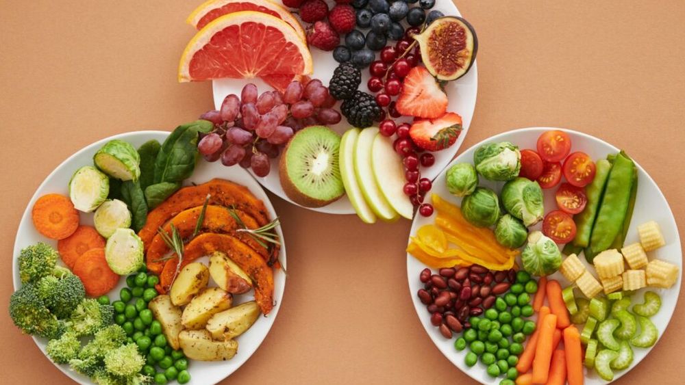 Ce alimente trebuie să evităm pe caniculă și de ce / Iată ce alternative culinare ne recomandă medicii: fructe, legume și iaurt natural