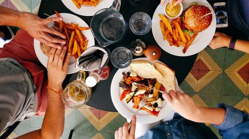 Black Friday schimbă obiceiurile de consum din România / Fast-foodul și produsele pentru animale urcă în topul comenzilor