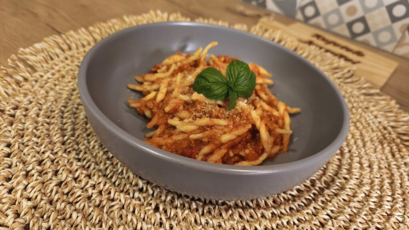 GALERIE FOTO | Paste bolognese cu sos ragu de carne și dovlecei. o reinterpretare cu dovlecei a rețetei tradiționale italiene