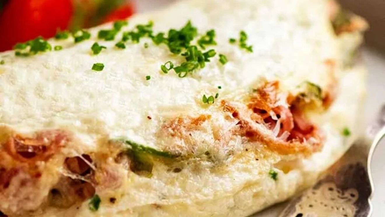 Omletă pufoasă din albuș de ou, în stil souffle/Micul dejun nu a fost niciodată mai gustos și ai ocazia să reduci risipa alimentară