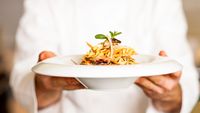ABC în bucătărie | Cum poți reîncălzi pastele uniform. Greșeala care le face să devină uscate sau lipicioase