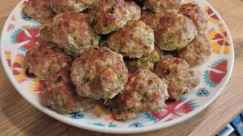 Rețetele Juanitei: Chiftele făcute în cuptor. Ca la mama acasă, dar fără prăjeală