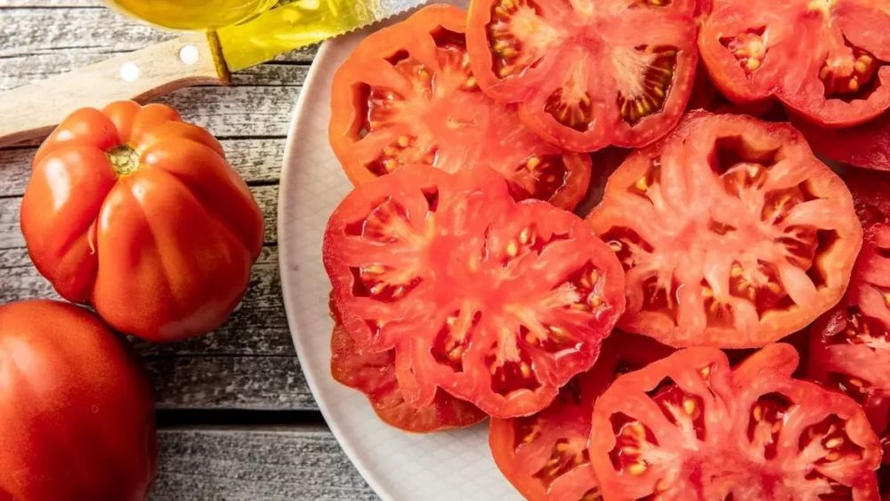 O idee a lui Yotam Ottolenghi cu cele mai cărnoase și mai dulci roșii din lume. Varietatea Buffalo Steak poate ajunge și la 1 kg