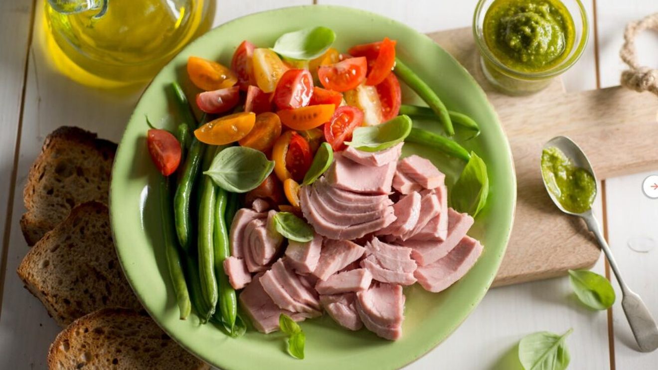 Trei salate cu ton și legume / Fresh, de vară, cu influențe mediteraneene - pentru o alimentație echilibrată și nutritivă / Se prepară rapid, în 15 minute