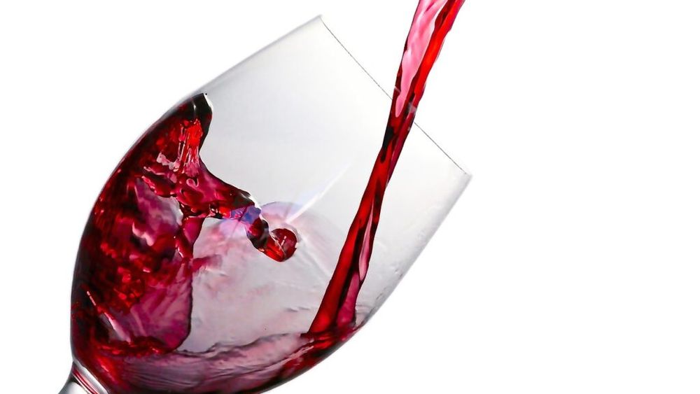 Vinuri de colecție, scoase la licitație simultan în România și Bulgaria / Colecționarii pot ajunge în posesia unei sticle de vin de Porto din anul 1887
