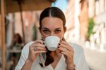 De ce mâncarea poate avea alt gust după ce bei cafea / Cercetătorii au descoperit ce face cofeina gustului dulce, amar, sărat și acru