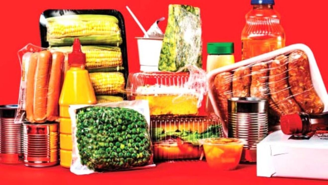 Studiu recent: ambalajele alimentare contaminează mâncarea cu micro- și nanoplastice. În unele creiere umane au fost detectate cantități de plastic cât încape într-o linguriță