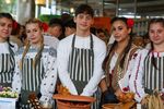 FOTO-VIDEO | Alivenci, plăcinte, papanași și răcituri, vedetele concursului național de gastronomie/ 152 elevi au prezentat la Iași, preparate tradiționale, reinterpretate